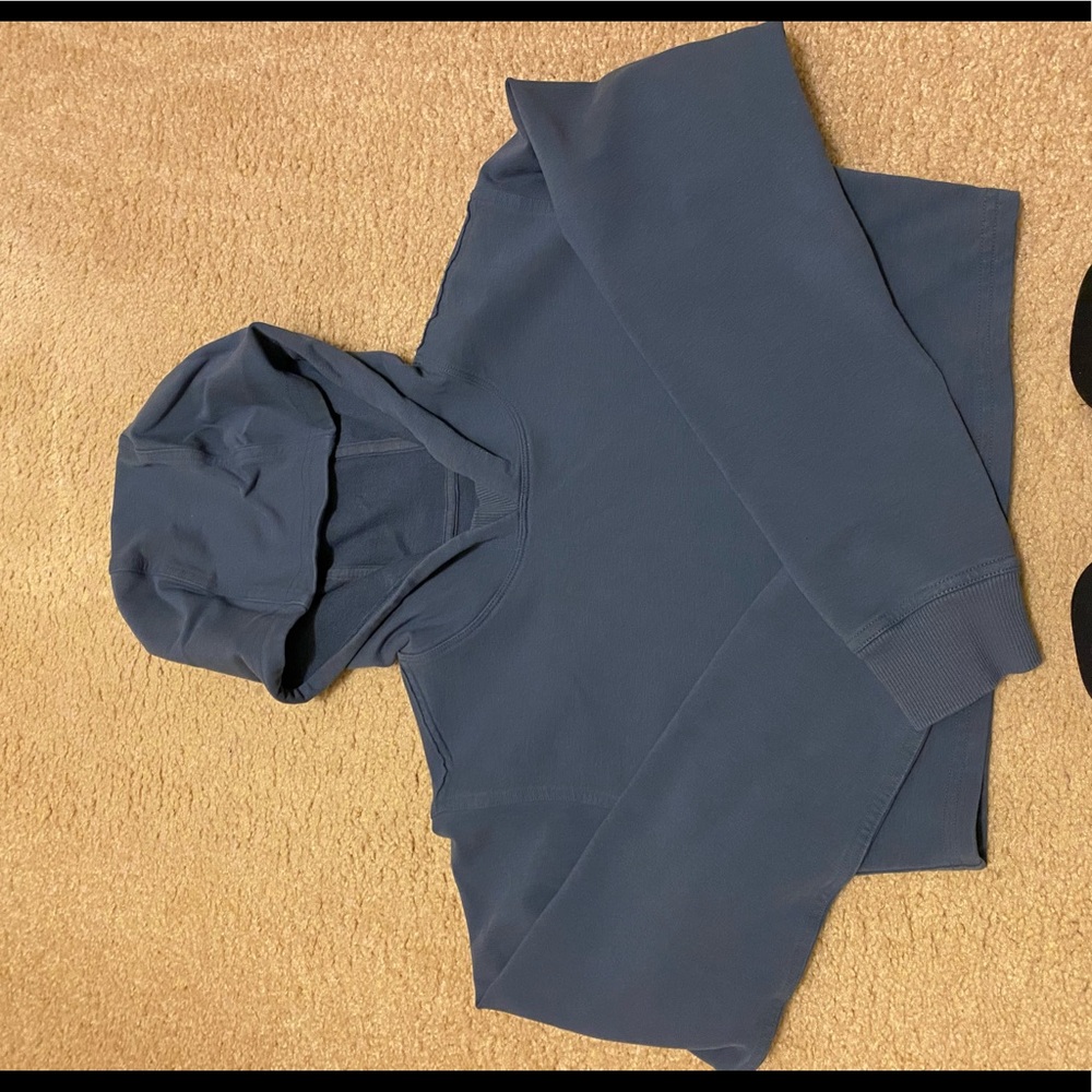 lululemon blue cropped hoodie